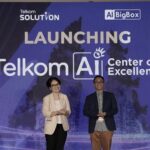 Direktur Enterprise & Business Service Veranita Yosephine (kiri) dan Direktur IT Digital Telkom Faizal R. Djoemadi (kanan) saat acara peluncuran Telkom Artificial Intelligence (AI) Center of Excellence (CoE) di Bali, Kamis (28/8).